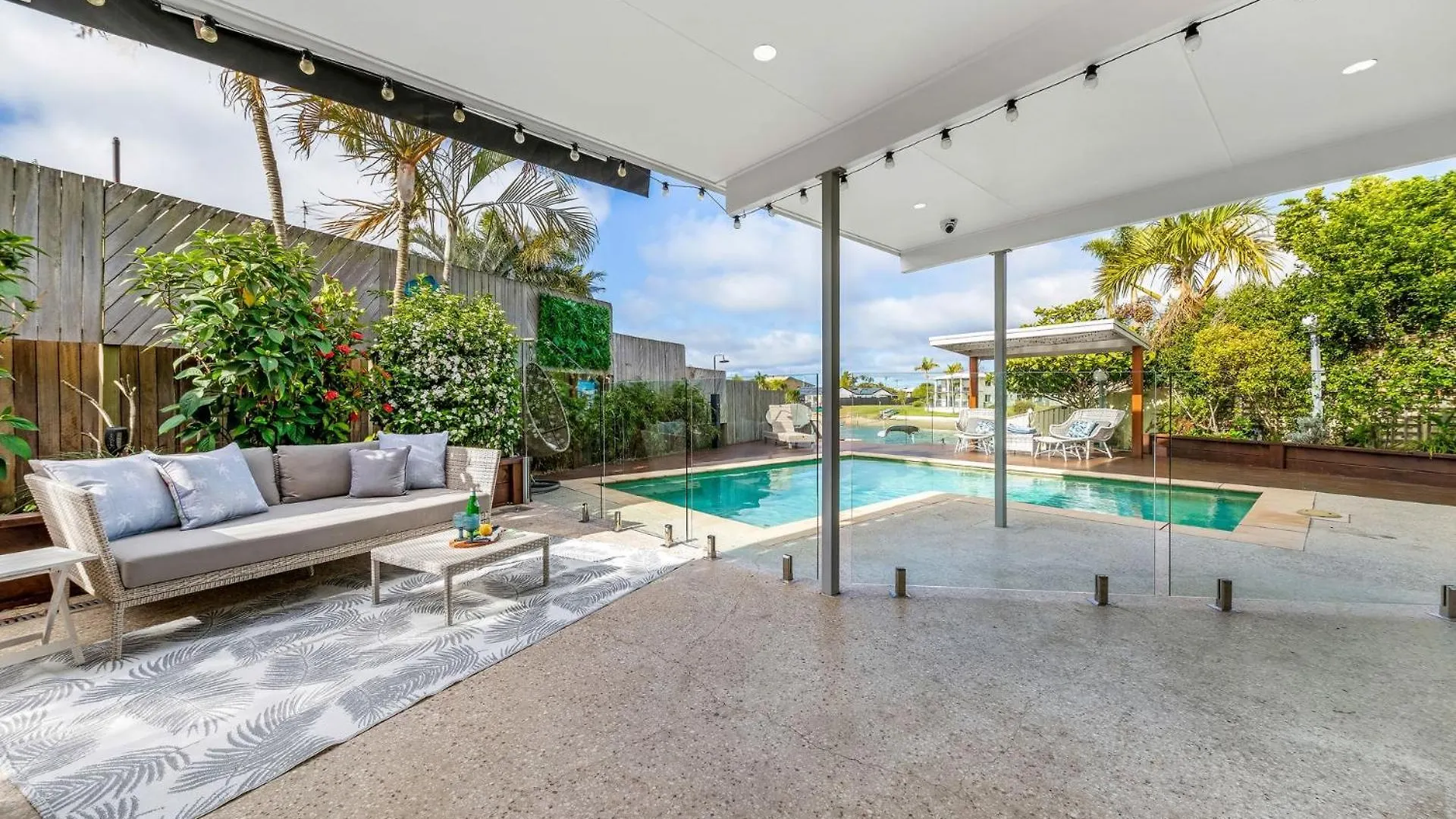 Luxurious Waterfront 5 Bedroom Coastal Retreat On Amarina Mooloolaba 0*,