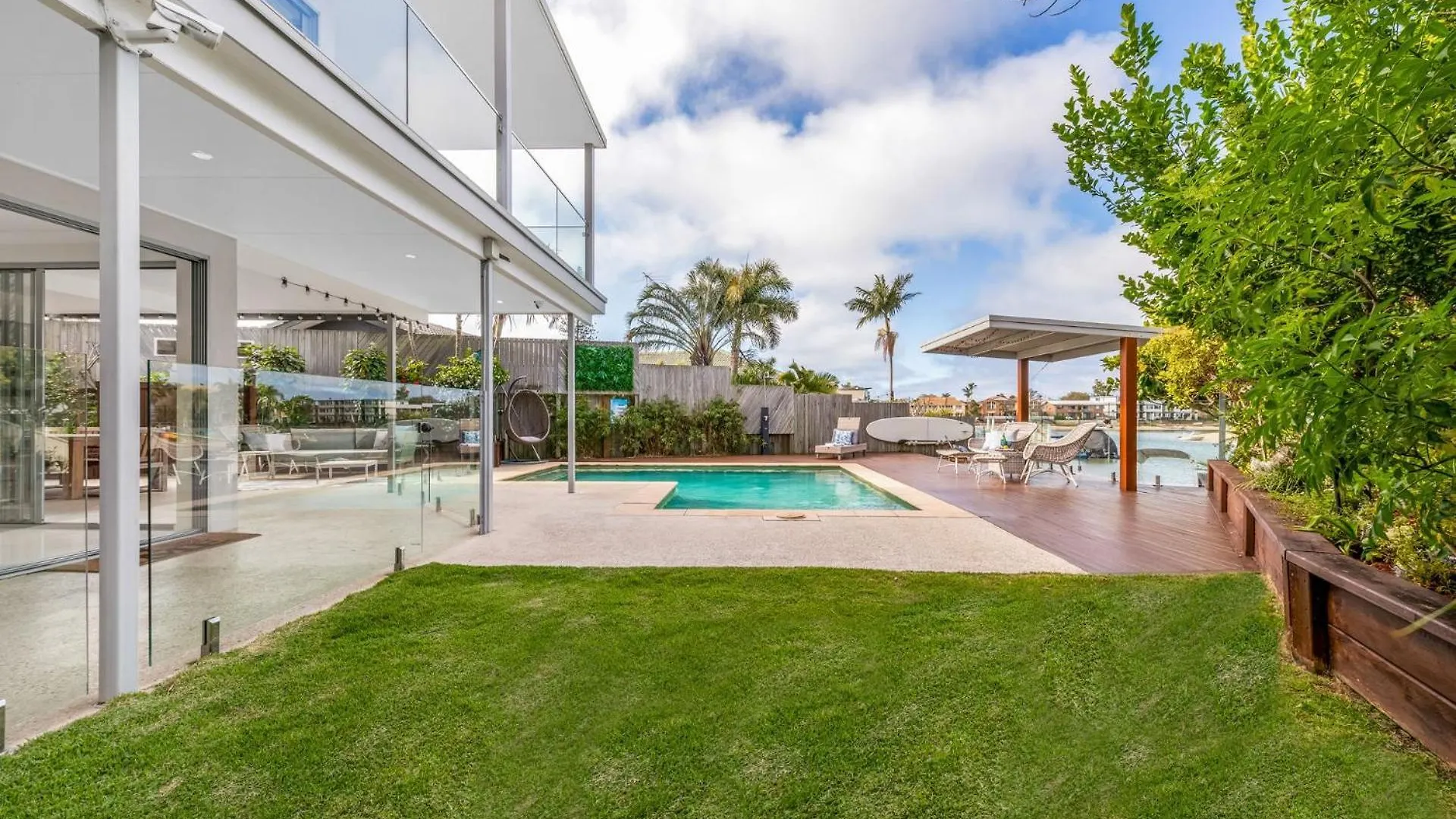 Luxurious Waterfront 5 Bedroom Coastal Retreat On Amarina Mooloolaba Holiday home